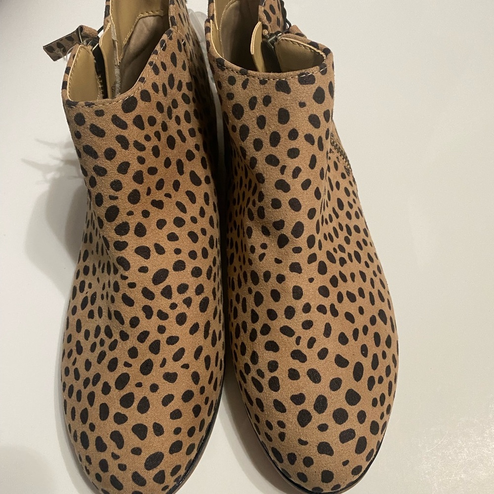 Cat & Jack Tan and Black Kids Boots